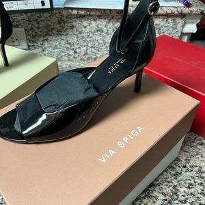 Via Spiga V-Jennie Black Peep toe heels, NIB 8.5m